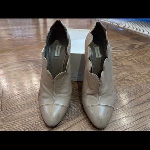 15% off any bundle! Marc Jacobs scallop trim 4” covered high heels bootie